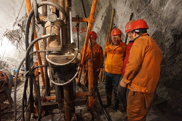 KD系列全液压坑道内探矿钻机常见故障及排除方法